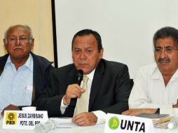 Jesús Zambrano (c) propondrá a los miembros del pacto discutir los 12 puntos del plan agrario. NTX /