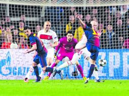 Disparo que clasifica. Así prendió el balón el blaugrana Pedro Rodríguez, para culminar la jugada iniciada por Messi. AFP /