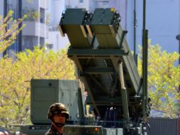 Un soldado japonés, cerca de un lanzador de misiles Patriot Advanced Capability-3 desplegado en el Ministerio de Defensa en Tokio. AFP /