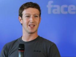 En EU los usuarios pagan 100 dólares por escribir a personajes como Mark Zuckerberg. EFE /