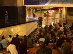 Los participantes sólo pueden usar su cuerpo y su voz así como utilizar textos de creación propia.  /