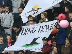 La canción, que vendió ocho mil 768 copias esta semana, fue promovida por los partidarios de la exdirigente conservadora. AP /