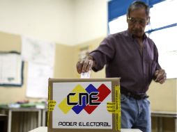 La vicepresidenta del CNE felicitó a los venezolanos por su ''amplia'' participación en los comicios. EFE /