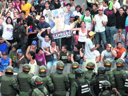 Nicolás Maduro lanzó una convocatoria a sus simpatizantes para marchar, hoy y mañana, para ''evitar un golpe de Estado''. AP /