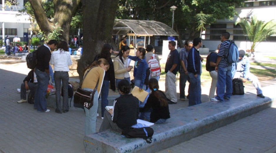 En total, son 51 instituciones oficiales las que participan en el programa, de acuerdo a la Secretaría de Educación. ARCHIVO /