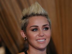 Cyrus ya había vivido una polémica cuando fue vista fumando algo que parecía ser un cigarro de mariguana. ARCHIVO /