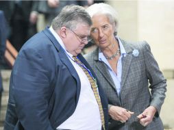 Agustín Carstens escucha a  Christine Lagarde, directora gerente del FMI, durante la Asamblea. EFE /