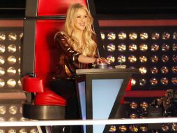 Shakira tuvo que regresar a hacer ''The Voice'' dos meses después de tener un bebé. ESPECIAL /