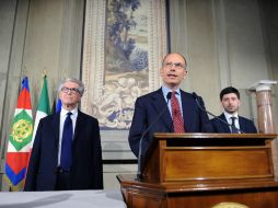 Enrico Letta, uno de los favoritos para el cargo de primer ministro, en conferencia, después de reunirse con el presidente Napolitano. EFE /