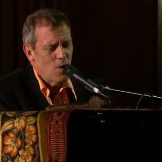 Hugh Laurie se deshace del look de ''Dr. House''