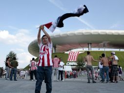 El partido entre Chivas y los Gallos Blancos de Querétaro será el próximo 28 de abril a las 5 de la tarde. ARCHIVO /