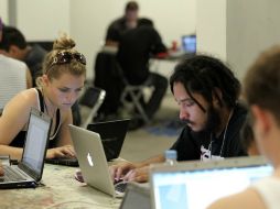 Sergio González enfatizó que generar preguntas llevan al escritor a tratar de establecer un diálogo con fenómenos muy complejos. ARCHIVO /