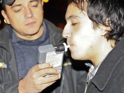 Indican que está comprobado que aproximadamente reduce en un 30% las lesiones graves y las muertes por accidentes de tránsito. ARCHIVO /