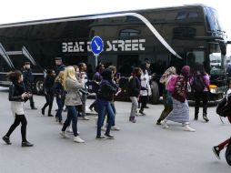 La policía sueca percibe un fuerte olor a mariguana cerca del camión de Justin Bieber. EFE /