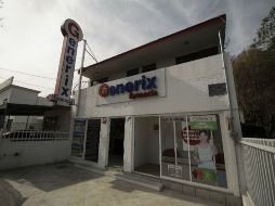 Señala que los inmuebles rara vez son utilizados para su fin original. Casa de enlace que es usada como farmacia.  /