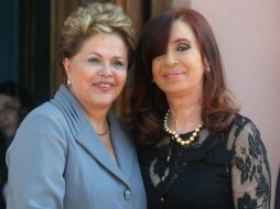 Dilma Rousseff (i) y Cristina Fernández (d) tratan de resolver las controversias comerciales entre ambas naciones. EFE /
