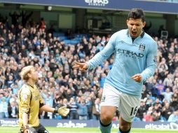 Sergio Agüero, del Manchester City, celebra su gol al minuto 28 del partido en contra del West Ham. EFE /