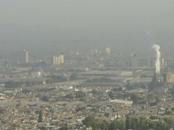 La acumulación de contaminantes se debe a la persistente radiación solar y el viento débil de superficie. ARCHIVO /