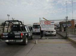 El gobernador Fernando Toranzo reconoce que 22 de los internos lesionados están en condición grave. EFE /