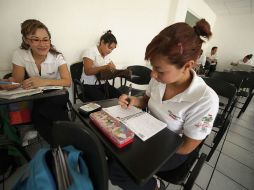 Academia de enfermería en Guadalajara.En el municipio existen 19 academias, que ofrecen capacitación en 23 oficios distintos. ARCHIVO /