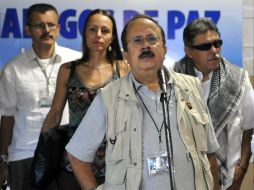 Andrés París (c), integrante del grupo negociador de la guerrilla colombiana de las Fuerzas Armadas Revolucionarias de Colombia. EFE /