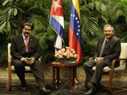 Los gobiernos de Maduro y Raúl Castro aprobaron una inversión conjunta de 2 mil millones de dólares para este año. EFE /