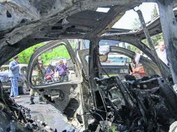 Así quedó el coche donde fue colocado el explosivo. En el ataque muerieron al menos cinco personas. AFP /