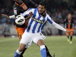 Carlos ha sido reconocido por la afición en San Sebastián como pilar del equipo. EFE /