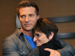 Steve Burton, Jill Farren Phelps , actores de la serie. AP /