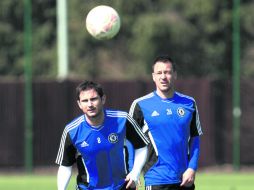 Frank Lampard y John Terry estarán en la alineación del Chelsea, hoy en Stamford Bridge. AP /