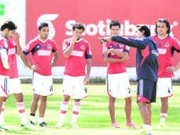 Por el orgullo. En un partido en el que ya no pelea calificación, Chivas visita esta noche a Xolos, que también está eliminado. MEXSPORT /