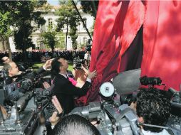 Aparición en público del presidente Bashar al Assad, en la inauguración de una estatua dedicada a los estudiantes muertos en Siria. AFP /