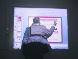 Nuevo. Los pizarrones electrónicos son una de las apuestas del centro educativo para este semestre.  /