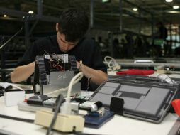 El LUNAMbotics cuenta con inteligencia y visión artificiales, es capaz de recolectar material y da su ubicación exacta. ARCHIVO /