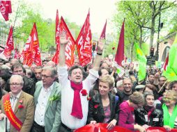 Jean-Luc Mélenchon (de bufanda) encabezó La marcha convocada por el Frente de Izquierda, que lamentó ''un año  perdido para el cambio'' AFP /