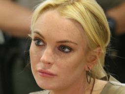 Lindsay Lohan habló sobre el abuso de drogas por parte de su padre y cómo vivir con él la hacía sentir deprimida. ARCHIVO /