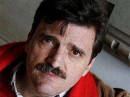 Con su tercer libro de cuentos, Enrique Serna explora un mundo trágico y tragicómico en el amor de las parejas. EFE /