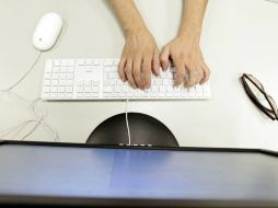 Un pirata informático tardaría cero segundos en descubrir una clave formada por seis letras minúsculas. ARCHIVO /