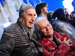 En 1953, el diseñador (i) funda con su esposa Rosita (d) la casa de moda Missoni. AFP /