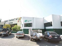 Luis Ruvalcaba Quezada, uno de los asaltantes, es trasladado a la Cruz Verde Las Águilas donde fallece. ARCHIVO /