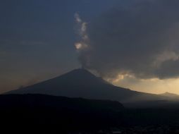 El volcán permanece en alerta Amarillo Fase Tres lo que mantiene bajo vigilancia a Puebla, Morelos y México. ARCHIVO /