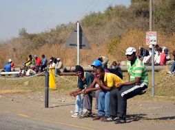 Los mineros de Marikana llegaron a las instalaciones pero se negaron a iniciar labores. AFP /