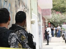 En la Colonia Constitución , personal del IJCF localizó seis casquillos del calibre .40 milímetros como evidencia del homicidio.  /