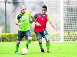 Los santistas Marc Crosas y Andres Renteria están listos para enfrentar al equipo recientemente coronado campeón de la Copa MX. MEXSPORT /