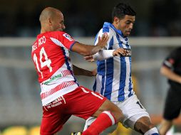 Carlos Vela (d) ha anotado 14 goles con el cuadro de San Sebastián esta temporada. EFE /