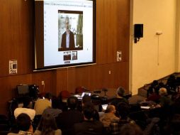 Durante la videoconferencia, Assange señaló puntos neuráligicos que interesan la libertad de expresión actual y del futuro. EFE /
