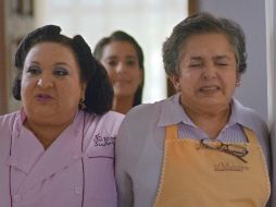 La chef Rosi y Doña Tere no llevan una relación tersa, en la ópera prima de Jordi Mariscal ''Canela''. ESPECIAL /