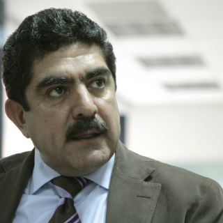 Espino denuncia a Yunes por enriquecimiento ilícito