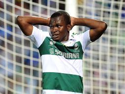 Quintero, delantero de Santos, deberá estar atinado este domingo ante los Cementeros. EFE /