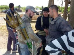El asalto terrestre fue lanzado este domingo tras una serie de ataques aéreos y tiros de mortero que dejaron al menos 30 muertos. AFP /